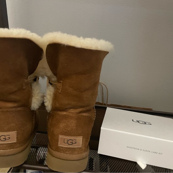 Chestnut Bailey Button II UGG boots - Picture 3 of 6
